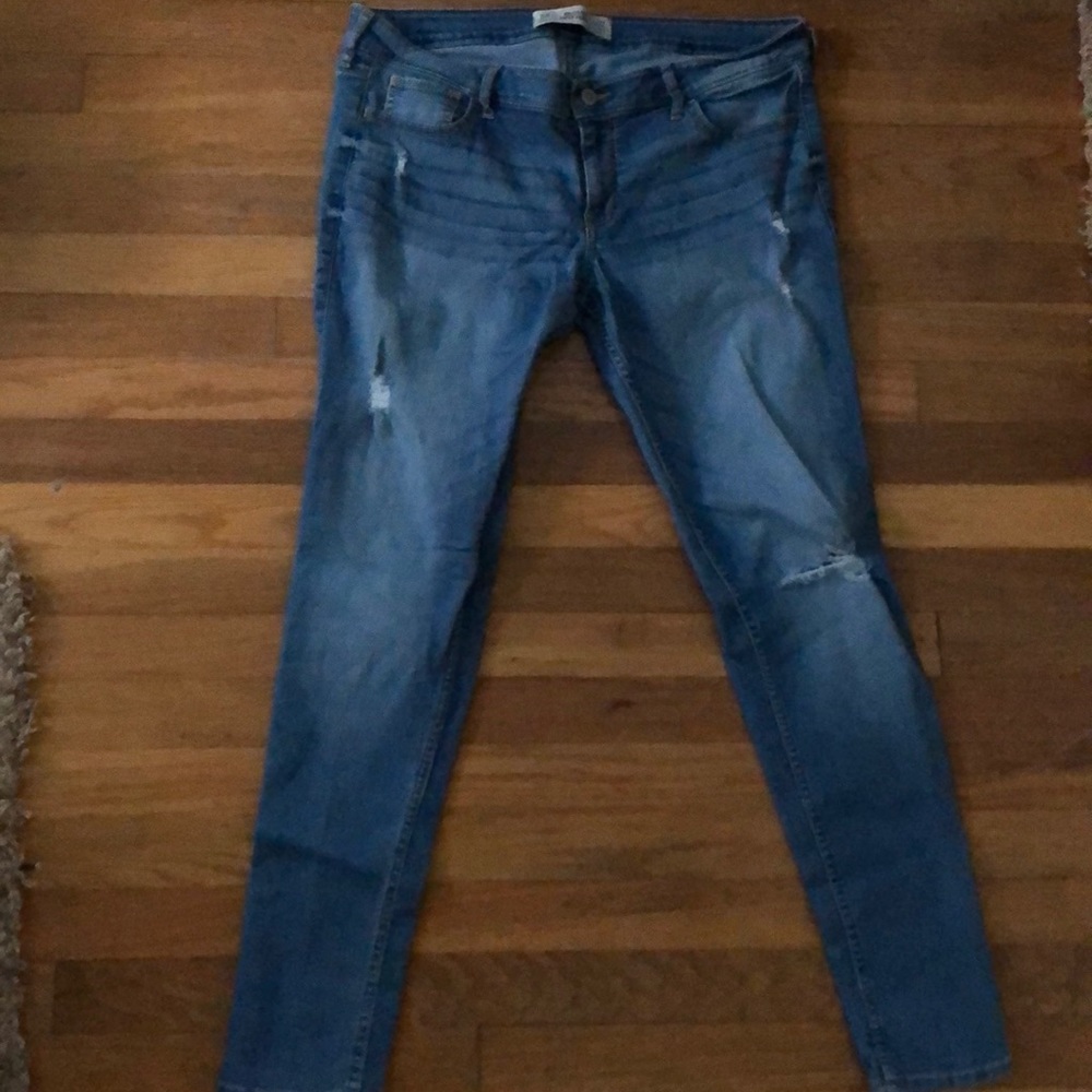 Hollister distressed skinny jeans